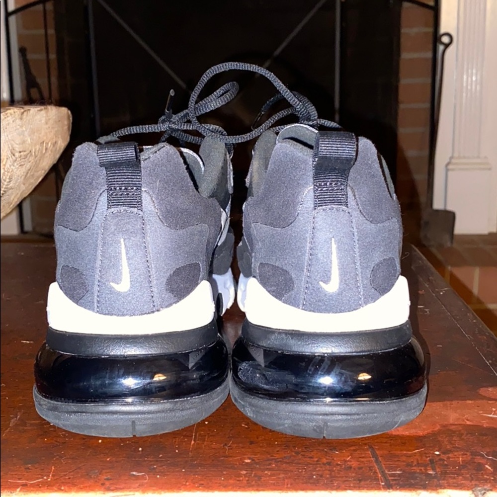 Black and white nike air react shoes - Picture 4 of 4